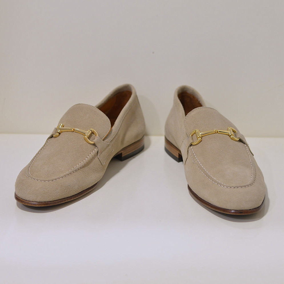 Berwick 1707 Mokassin mit Horsebit aus englischem Wildleder und genähter Sohle in beige