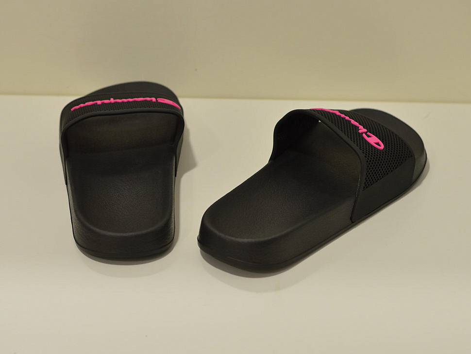 Champion Damen Pantoletten/ Badelatschen Slide DAYTONA Schwarz  mit pinker Logo-Applikation 