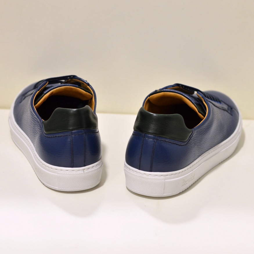 Berwick 1707 edle handgefertigter Sneaker aus Hirschleder Sky blau mit Akzenten D571