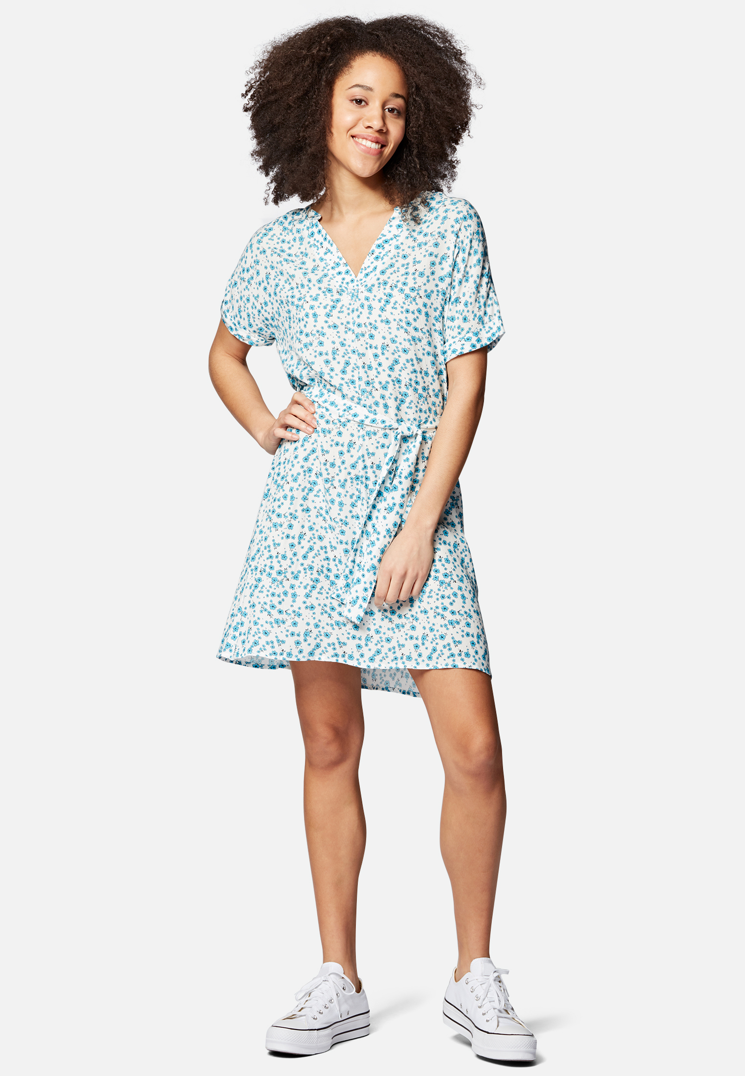 Mavi Kurzes Kleid mit Blumenmuster in blau Mavi Kurzes Kleid mit Blumenmuster in blau