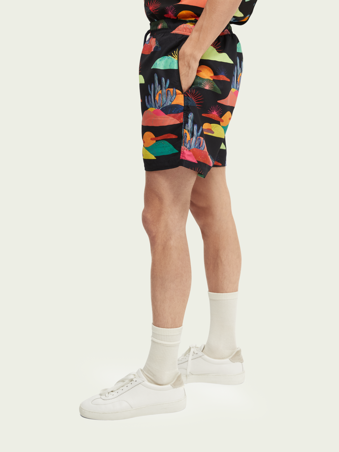 Scotch&Soda Abel Macias Badeshorts mit Print in schwarz Scotch&Soda Abel Macias Badeshorts mit Print in schwarz
