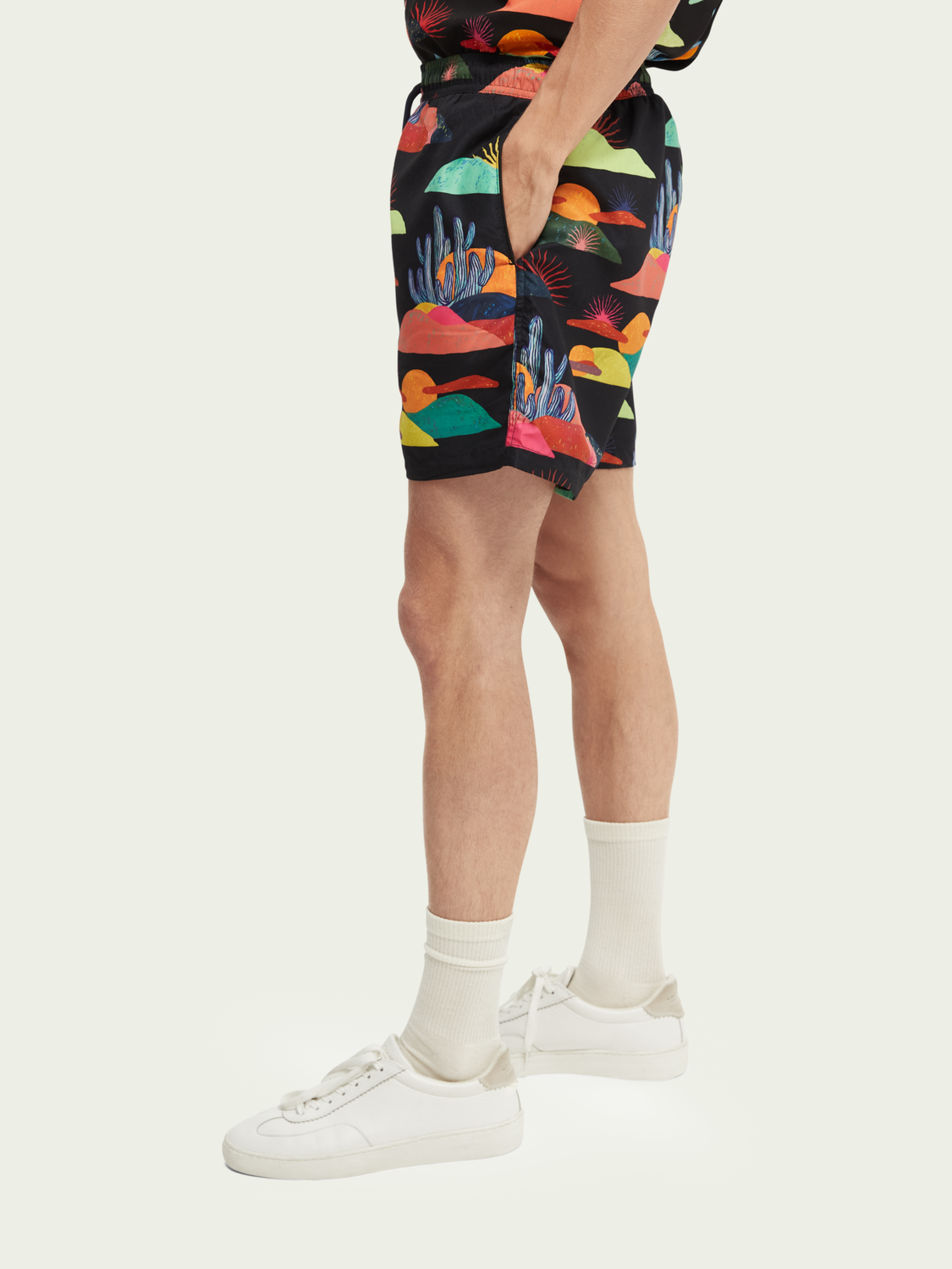 Scotch&Soda Abel Macias Badeshorts mit Print in schwarz