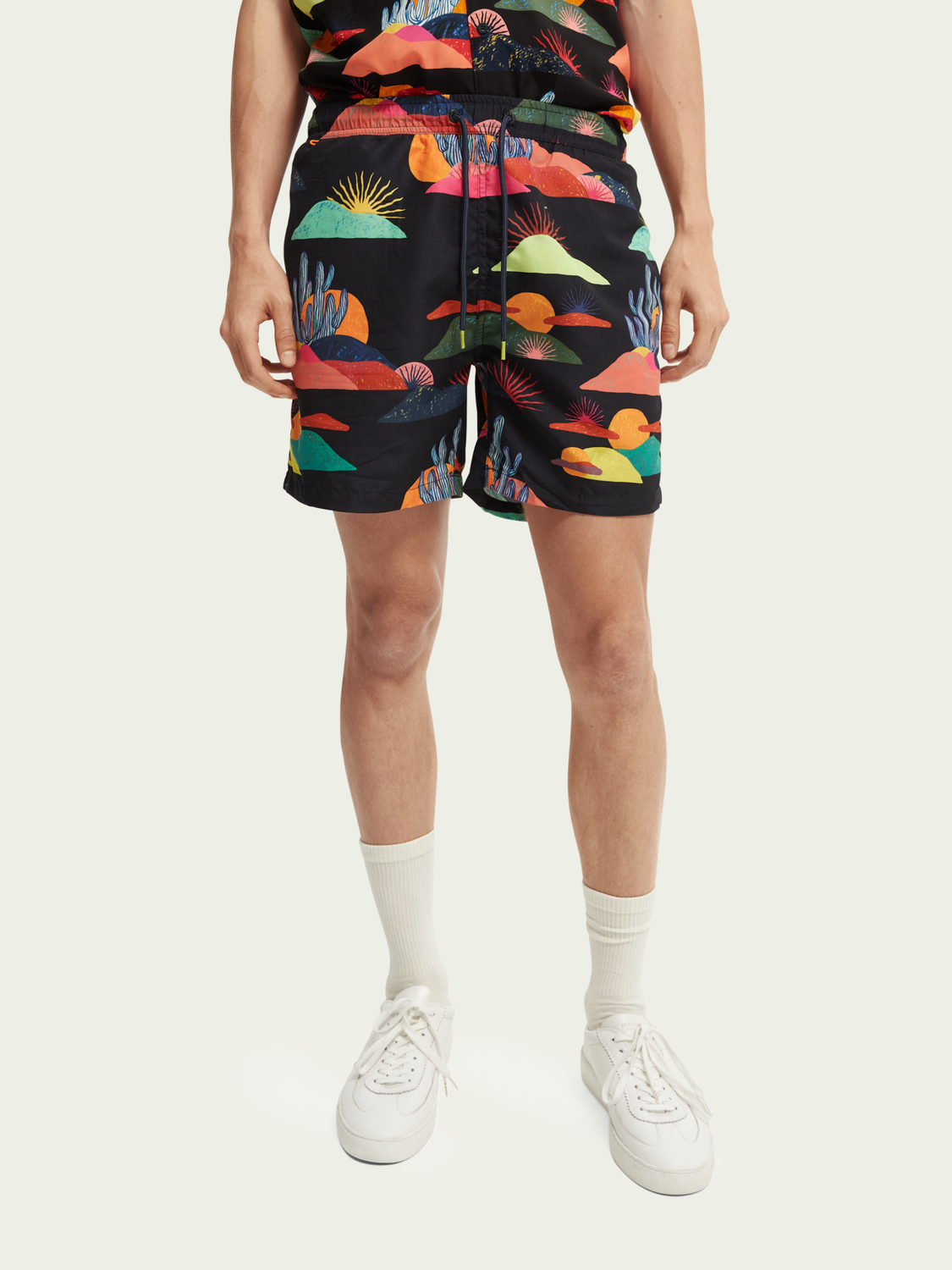Scotch&Soda Abel Macias Badeshorts mit Print in schwarz Scotch&Soda Abel Macias Badeshorts mit Print in schwarz
