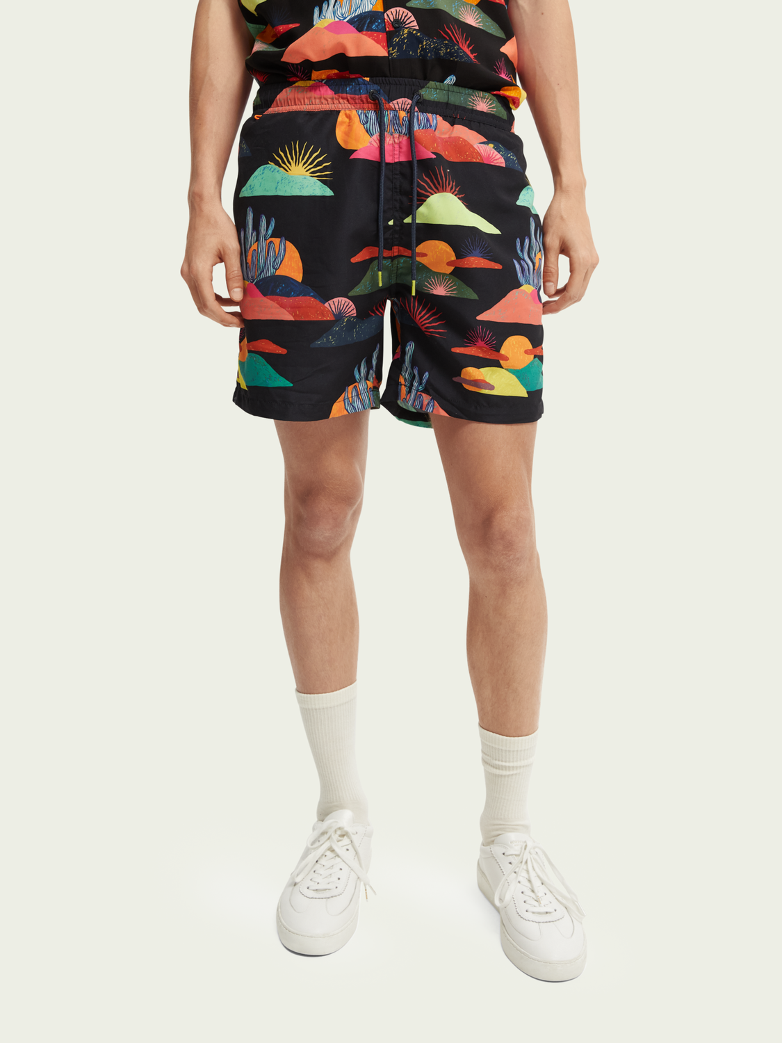 Scotch&Soda Abel Macias Badeshorts mit Print in schwarz