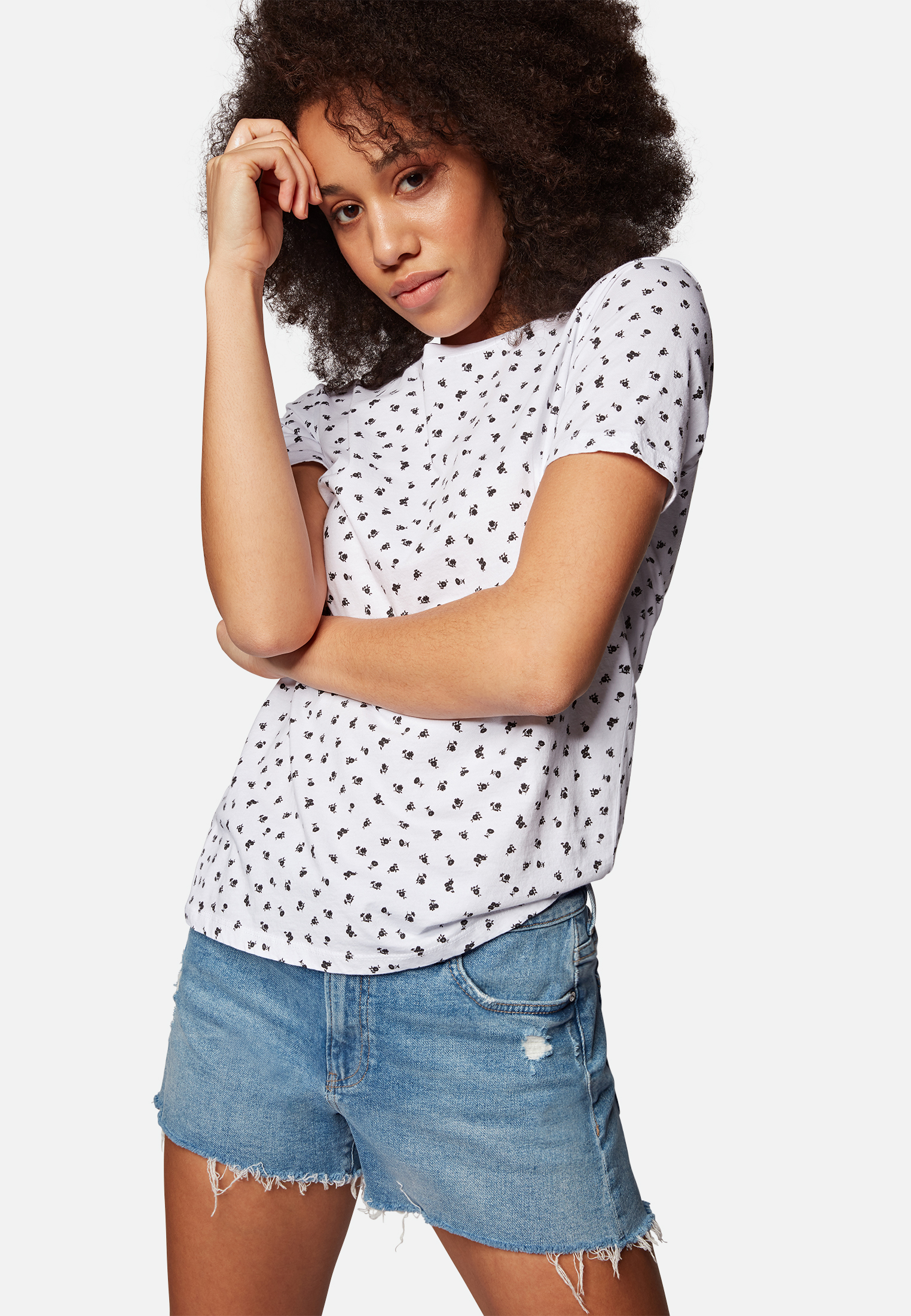 Mavi T-SHIRT | T-Shirt mit Allover-Print Blumen in weiß Mavi T-SHIRT | T-Shirt mit Allover-Print Blumen in weiß