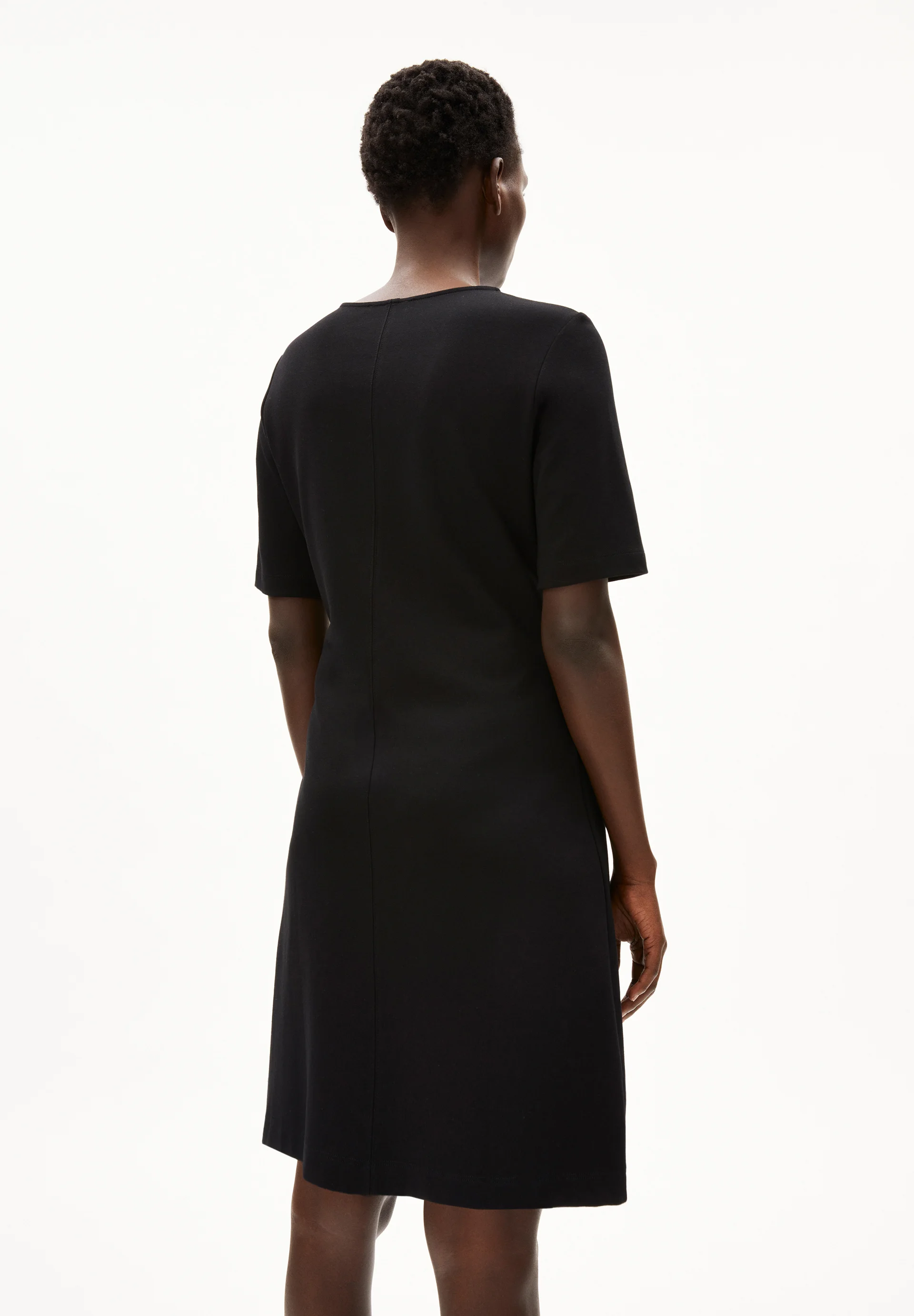 Armedangels LESJAA Jerseykleid aus LENZING™ ECOVERO™ Viskose Mix in schwarz Armedangels LESJAA Jerseykleid aus LENZING™ ECOVERO™ Viskose Mix in schwarz
