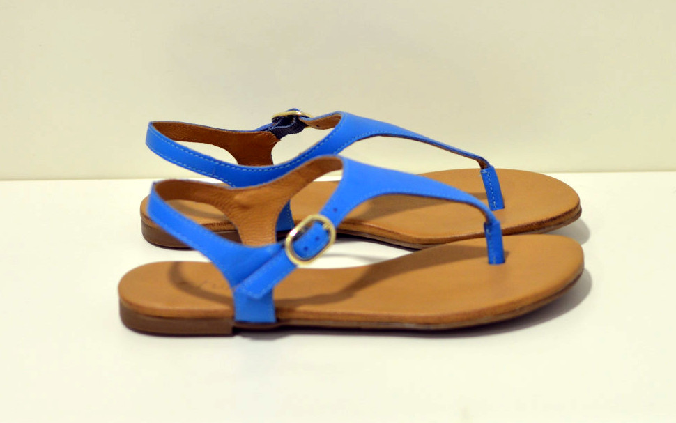 Tube Zehensandalen aus Leder in Soft Vegetal Blue