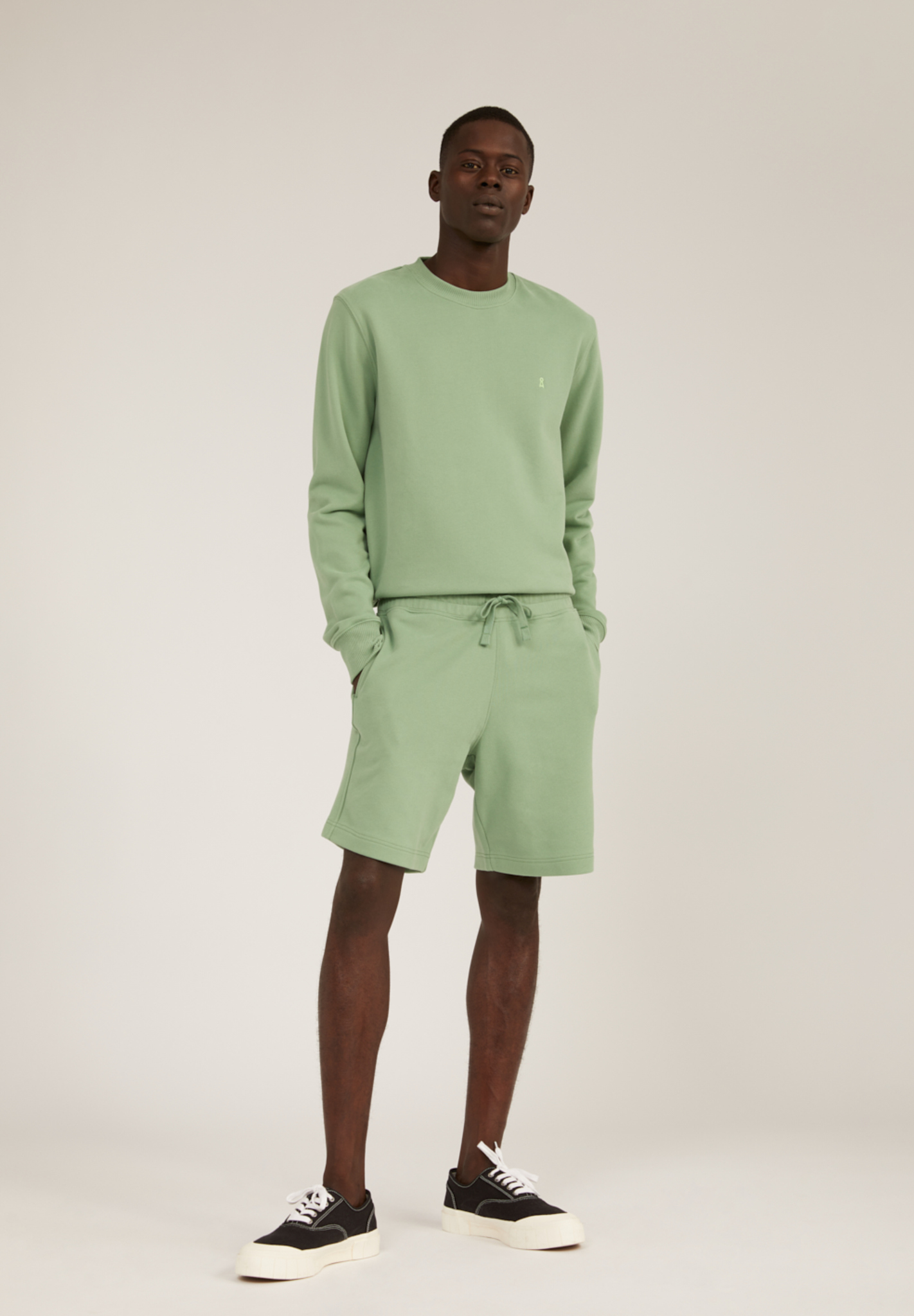 Armedangels MAARCEL COMFORT Sweat Shorts aus Bio-Baumwolle misty grass Armedangels MAARCEL COMFORT Sweat Shorts aus Bio-Baumwolle misty grass