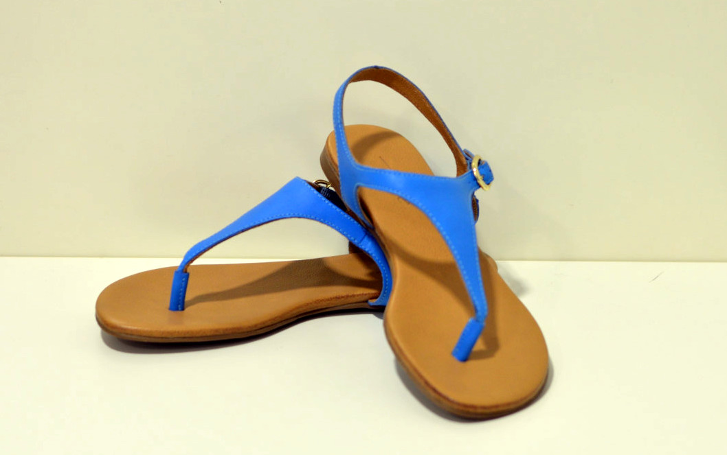 Tube Zehensandalen aus Leder in Soft Vegetal Blue