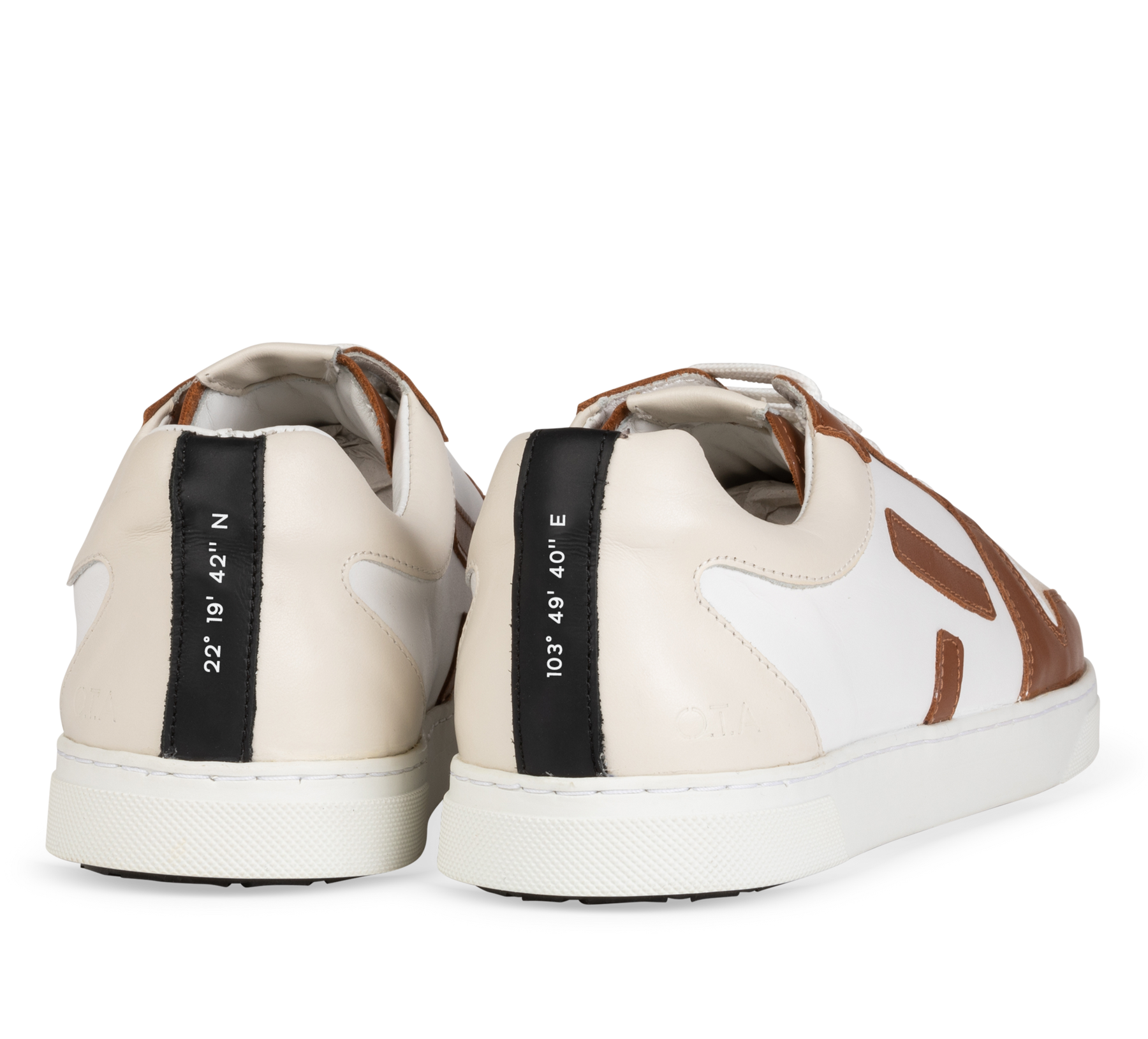 O.T.A Paris On The Asphalt Leder Sneaker Sansaho in white / peanut