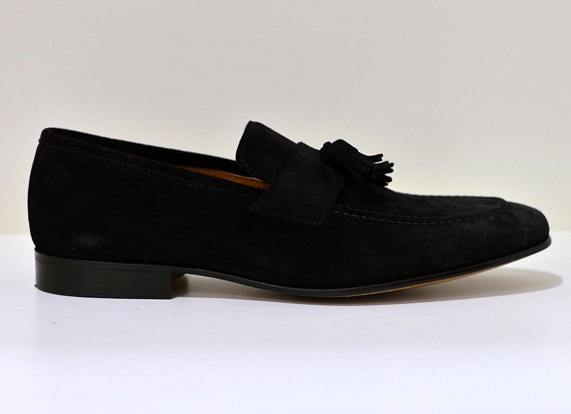 Berwick 1707 Tassel Loafer aus geöltem Wildleder mit genähter Ledersohle  in schwarz 