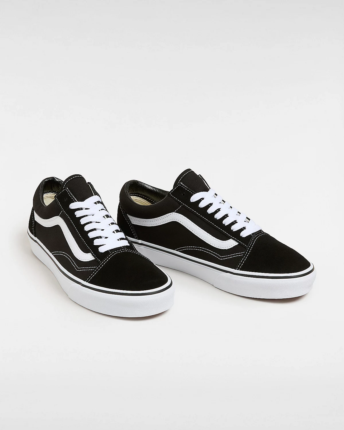Vans Old Skool Schuhe in black / white aus Wildleder und Canva