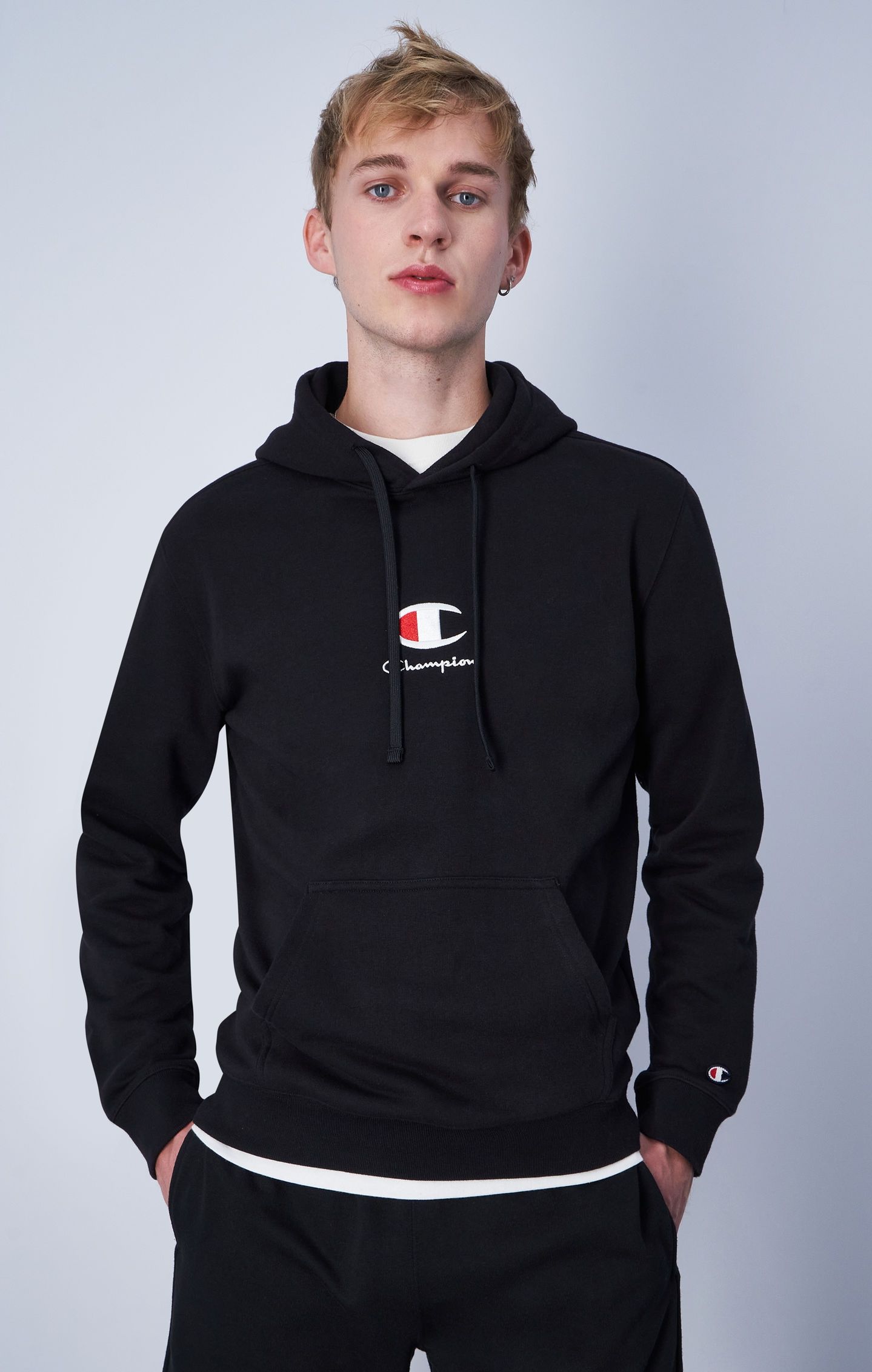 Champion Kapuzenpullover mit neuem Champion-Logo (Front)