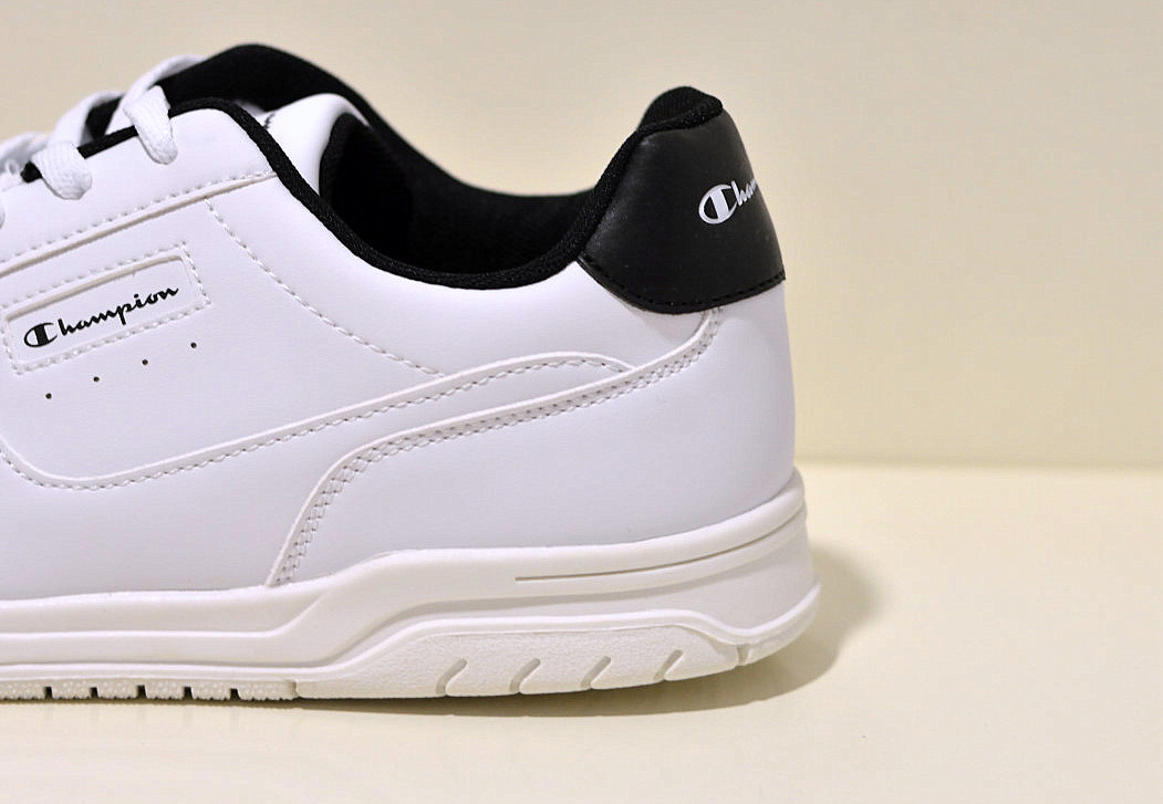 Champion Tennis CL Clay 87 Sneaker in White / Black 