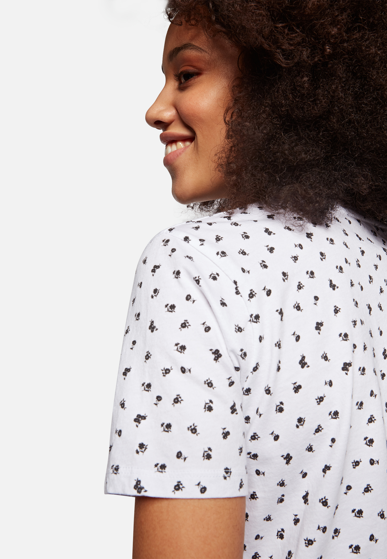 Mavi T-SHIRT | T-Shirt mit Allover-Print Blumen in weiß Mavi T-SHIRT | T-Shirt mit Allover-Print Blumen in weiß