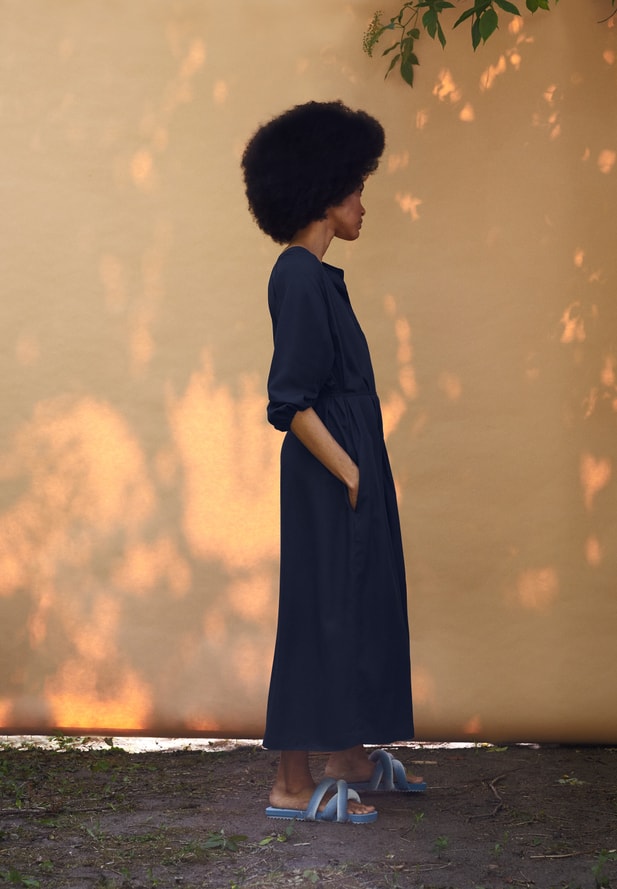 Armedangels MADITHAA Webkleid Oversized Fit aus TENCEL™ Lyocell in blaua Armedangels MADITHAA Webkleid Oversized Fit aus TENCEL™ Lyocell in blaua