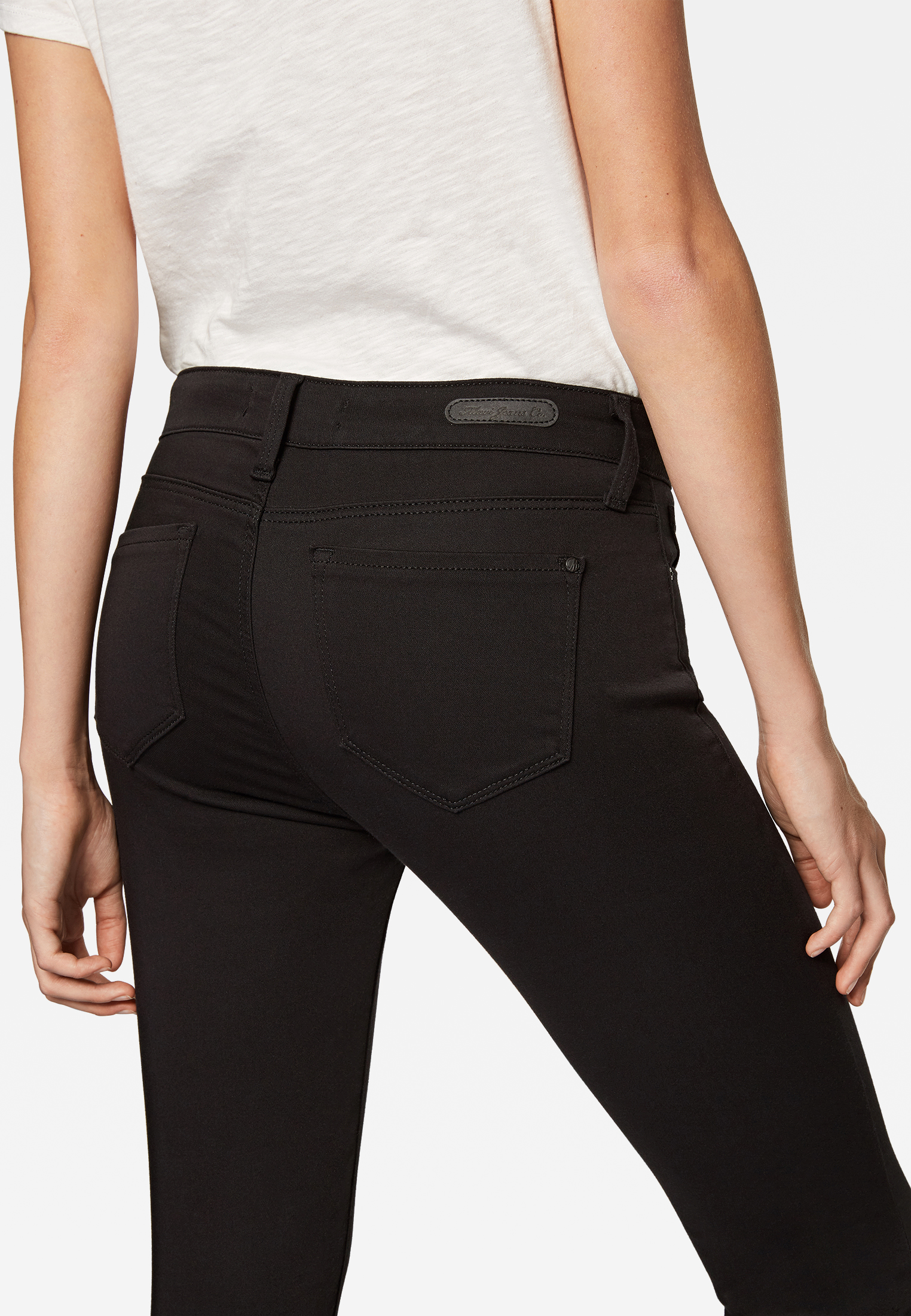 Mavi Adriana schwarze Super Skinny Jeans mit einer mittleren Leibhöhe Mavi Adriana schwarze Super Skinny Jeans mit einer mittleren Leibhöhe