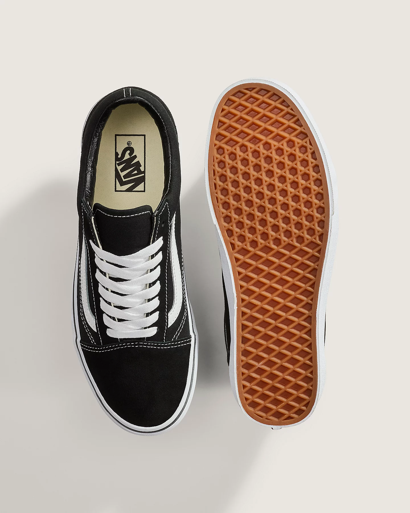 Vans Old Skool Schuhe in black / white aus Wildleder und Canva