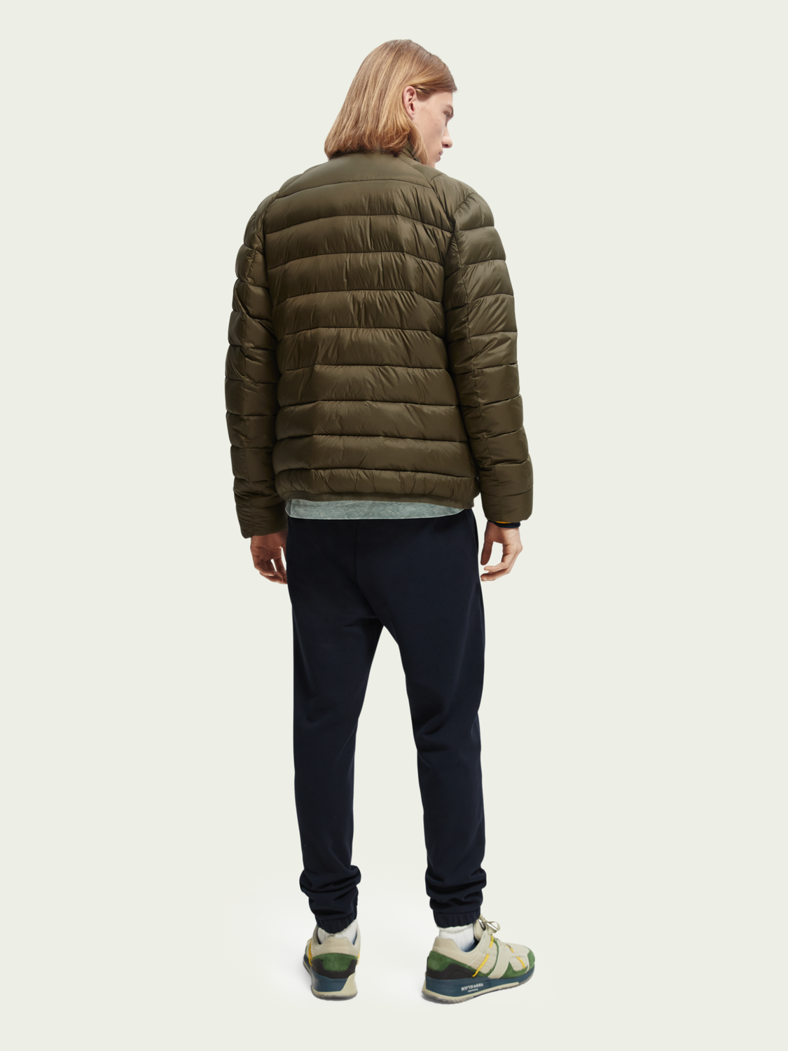 Scotch&Soda Kurze wasserabweisende Steppjacke in Military / Gelb Scotch&Soda Kurze wasserabweisende Steppjacke in Military / Gelb