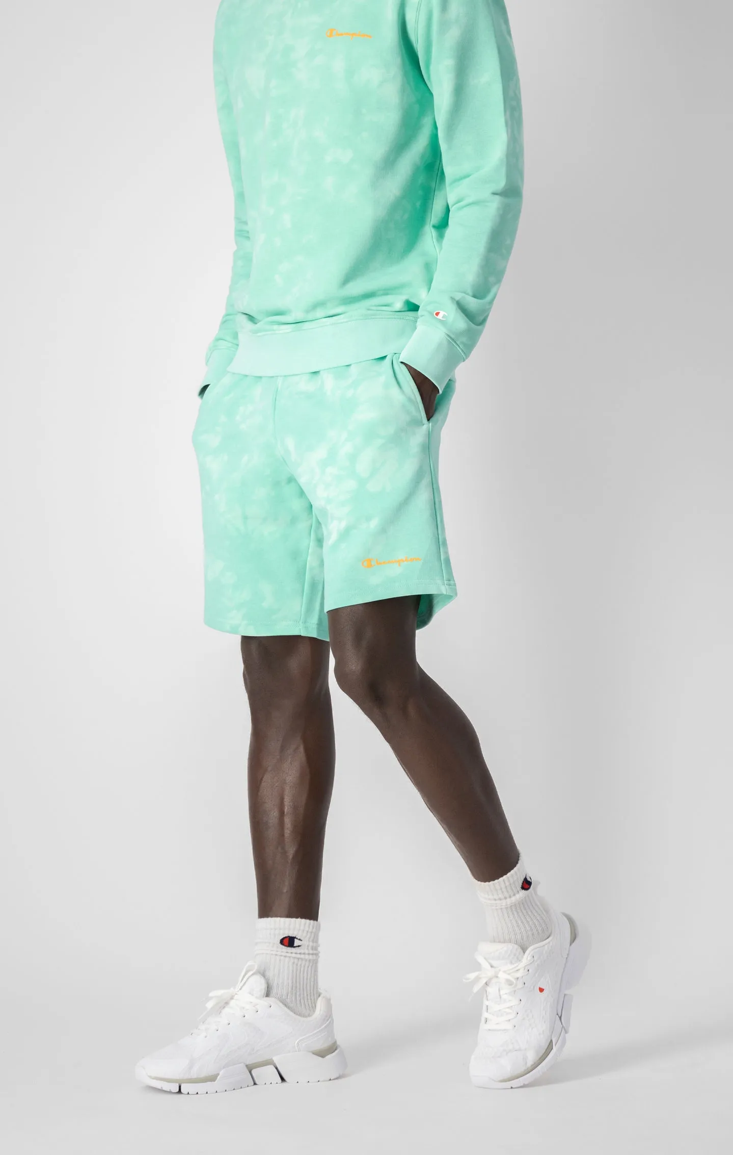 Champion Tie-Dye Shorts aus leichter Baumwolle in lime green