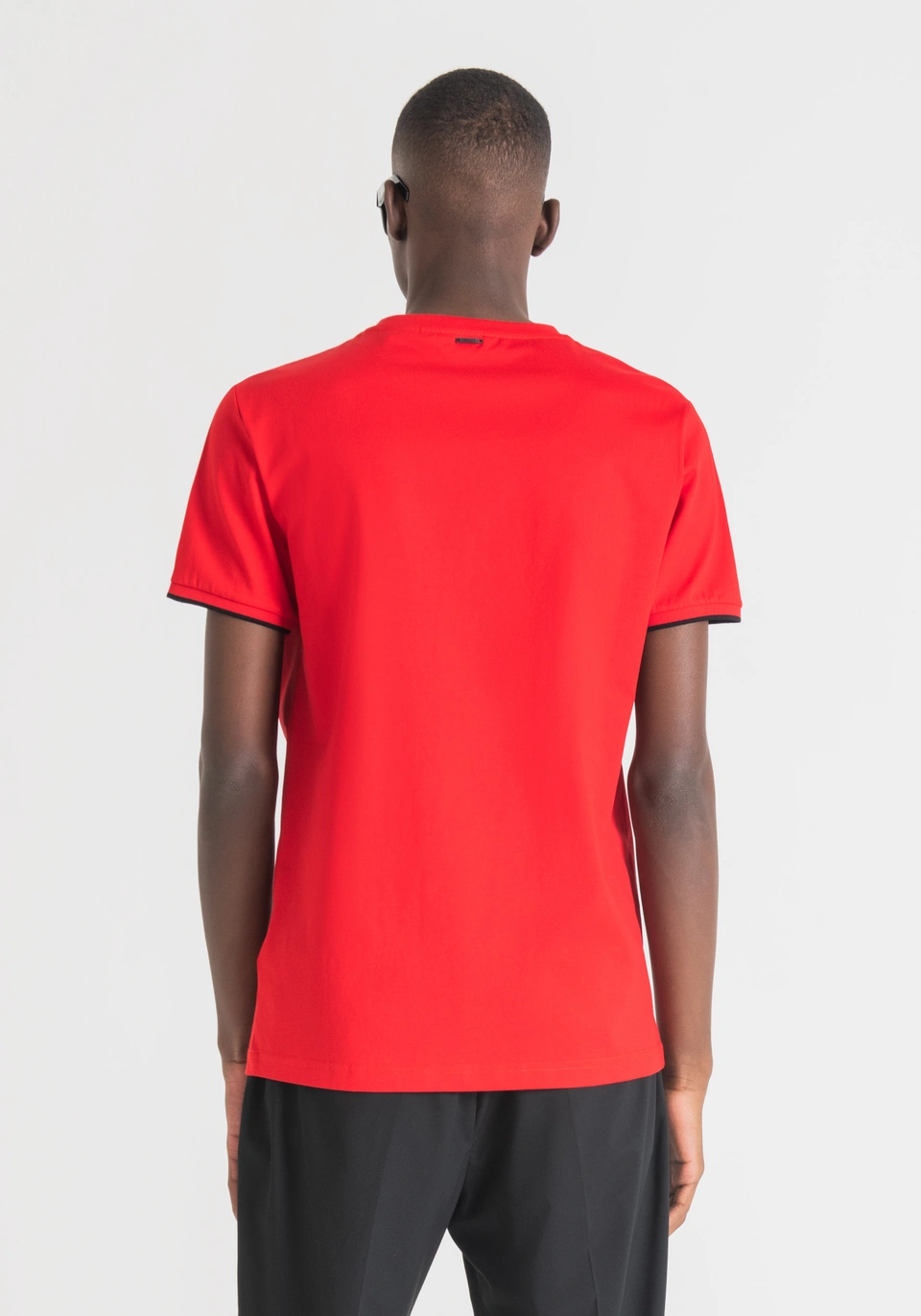 Antony Morato T-SHIRT SLIM FIT AUS REINER BAUMWOLLE MIT Tiger Print in rot Antony Morato T-SHIRT SLIM FIT AUS REINER BAUMWOLLE MIT Tiger Print in rot