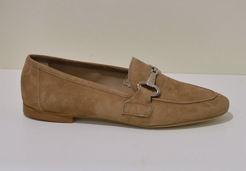 Gianluca Pisati Nilde Loafer mit Horsebit-Detail aus feinstem Wildleder in beige Slipper mit Spange