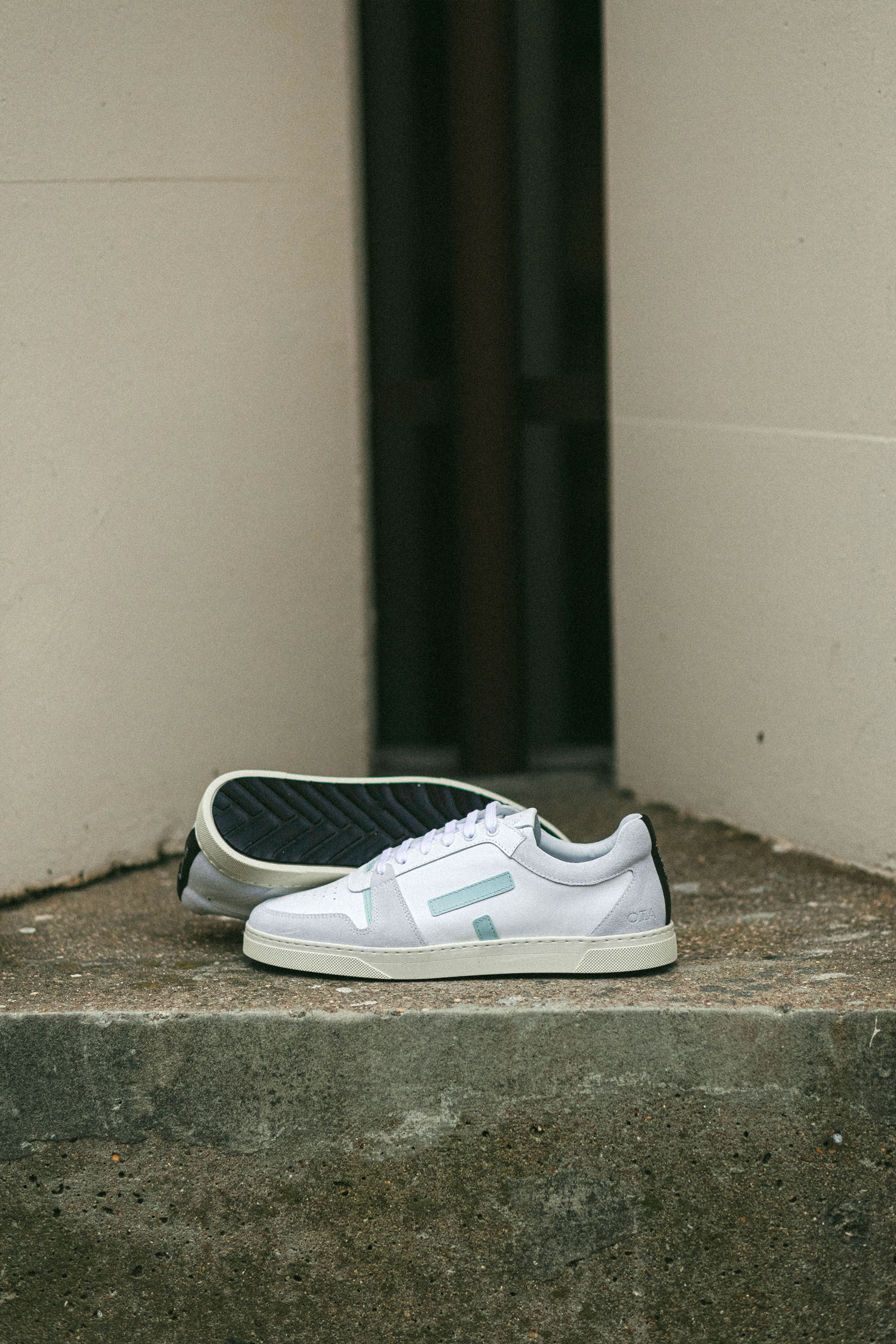 O.T.A Paris On The Asphalt Leder Sneaker Sansaho in weiss / menthol