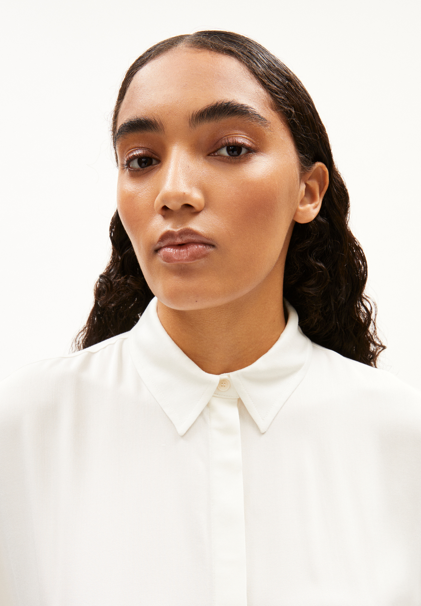Armedangels LARISAANA Bluse Relaxed Fit aus LENZING™ ECOVERO™ Viskose in off white Armedangels LARISAANA Bluse Relaxed Fit aus LENZING™ ECOVERO™ Viskose in off white