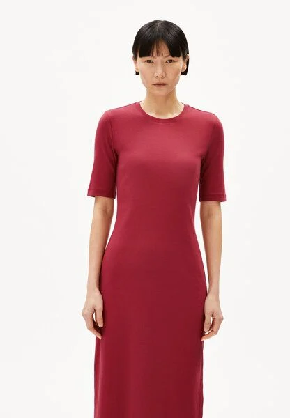 Armedangels  SEHAARAA Ripp-Jerseykleid aus Bio-Baumwoll Mix / Kleid in red ash