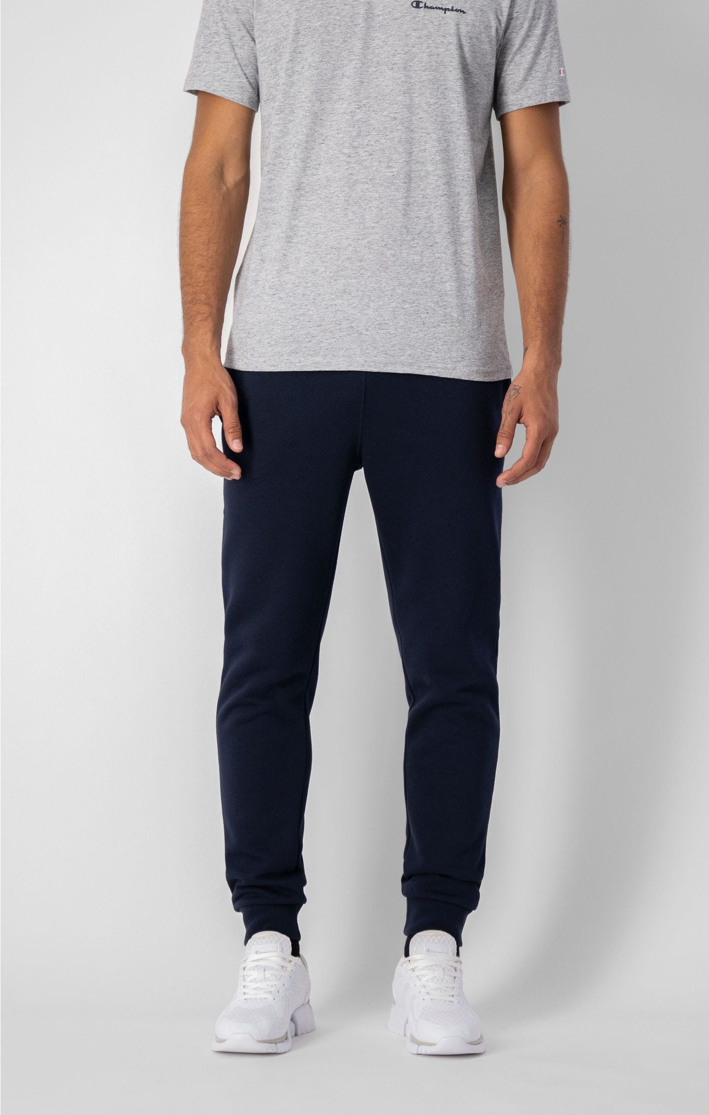 Champion Legacy Jogginghose mit C-Logo und gerippten Knöchelbündchen in blau Champion Legacy Jogginghose mit C-Logo und gerippten Knöchelbündchen in blau