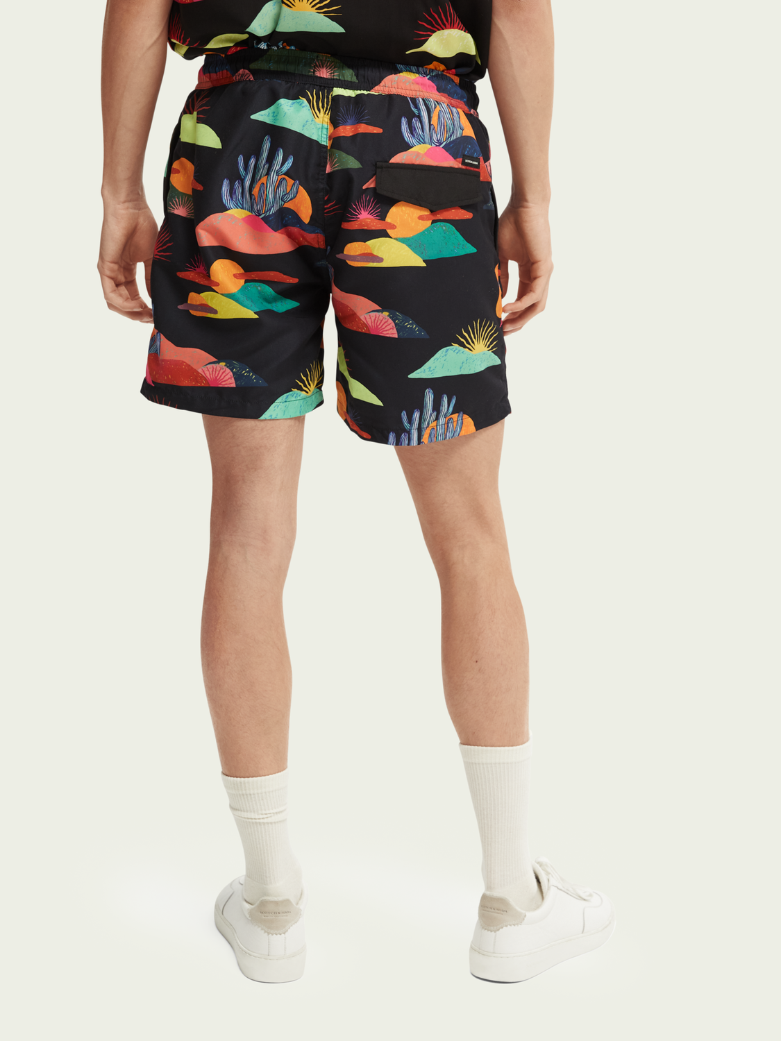 Scotch&Soda Abel Macias Badeshorts mit Print in schwarz